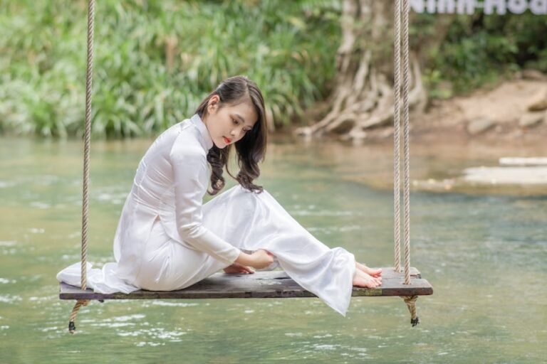 Understanding Bipolar Disorder: Symptoms, Causes & Treatment Options