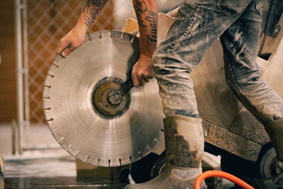 The Engineering Behind Diamond Cutting Discs: Manufacturing, Types & Uses